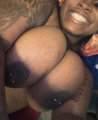 1charnaa Photo Fuites Nudes OnlyFans 7