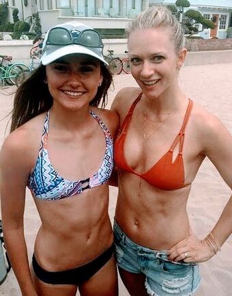 AJ Cook Photo Fuites Nudes OnlyFans 10