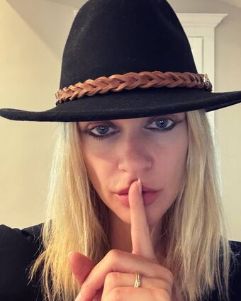 AJ Cook Photo Fuites Nudes OnlyFans 26