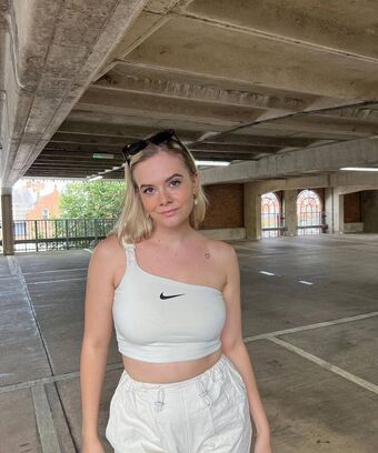 AlisonAnn Photo Fuites Nudes OnlyFans 12