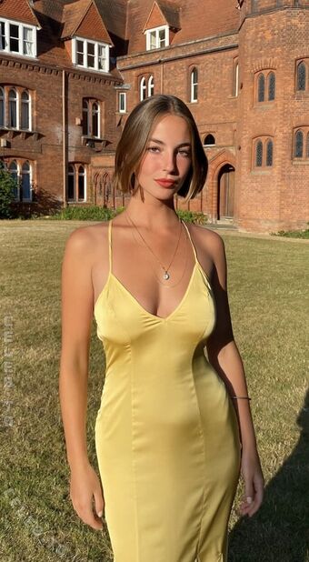 Amelie Manzoli Photo Fuites Nudes OnlyFans 263