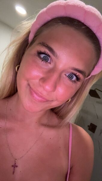 Aniela Leon Photo Fuites Nudes OnlyFans 237