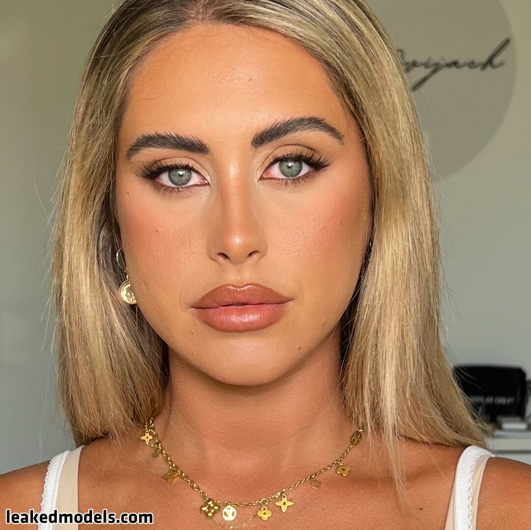 Ariella Nyssa's artistic nude