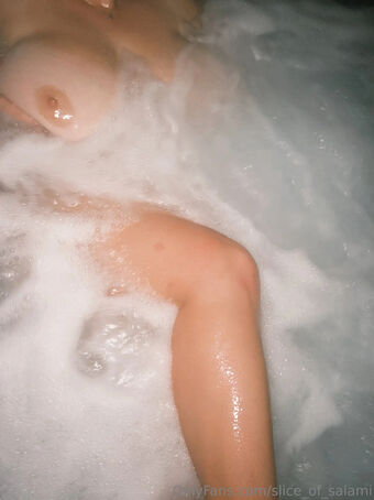 Bel Larcombe / Slice_of_salami_