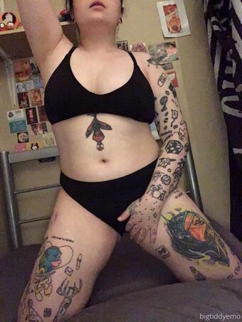 bigtiddyemo Photo Fuites Nudes OnlyFans 4