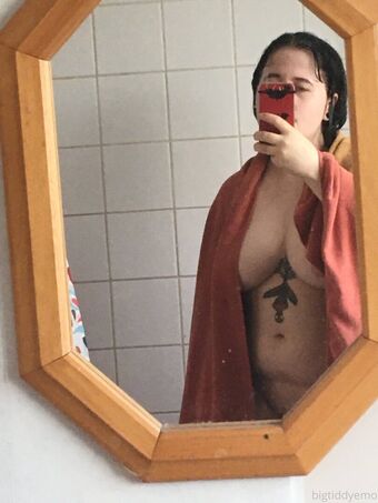 bigtiddyemo Photo Fuites Nudes OnlyFans 6