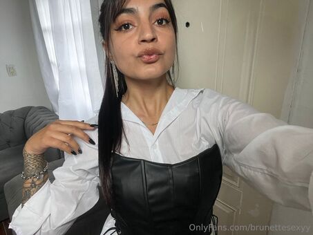 brunettesexyy