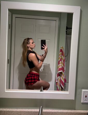 Carlybora Photo Fuites Nudes OnlyFans 23