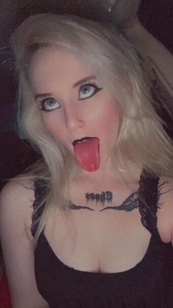 Carrie Cannie / carrie_cannie