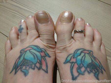 ditteslegsandfeet