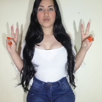 Elis Scratching ASMR