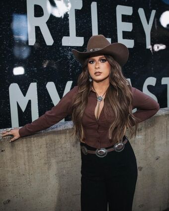 Ella Langley Photo Fuites Nudes OnlyFans 25