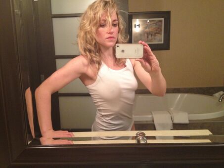 Emily Begin Photo Fuites Nudes OnlyFans 4