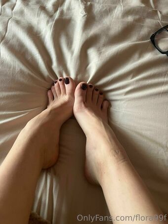 flora99f Photo Fuites Nudes OnlyFans 24