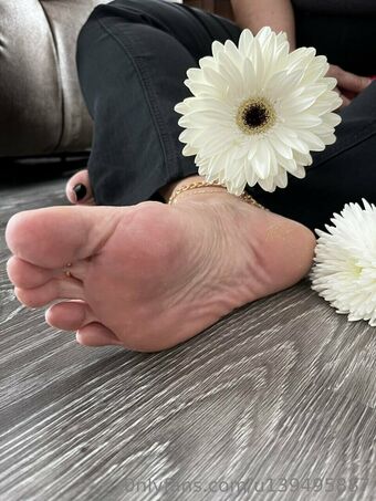 foot-mistress-miss-b