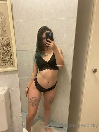 freebicky Photo Fuites Nudes OnlyFans 4