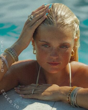 Gertie Nazaroff Photo Fuites Nudes OnlyFans 16