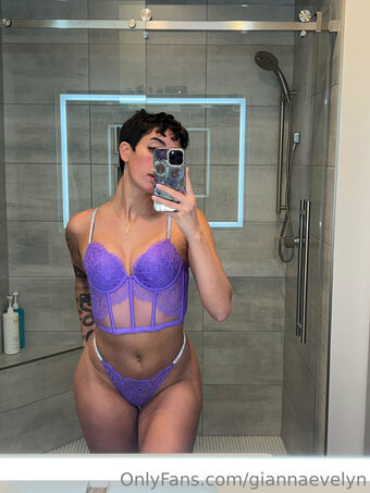 Gianna Evelyn Photo Fuites Nudes OnlyFans 43