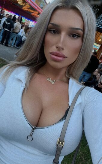 _Glamzon_ Photo Fuites Nudes OnlyFans 14