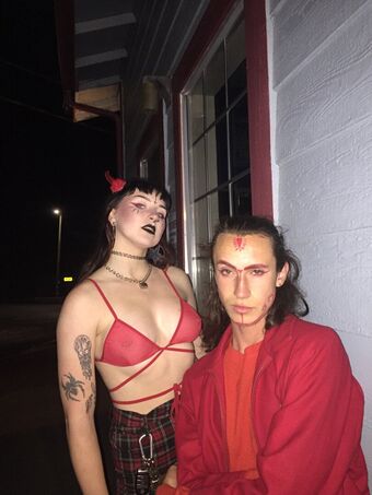gothbimboxxx