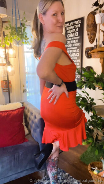 harlowflowerfootgoddess