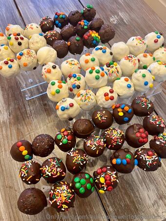 harlowflowerfootgoddess