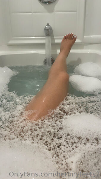 hertinyfeets2