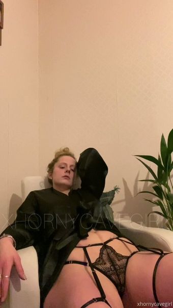 hornycavegirl