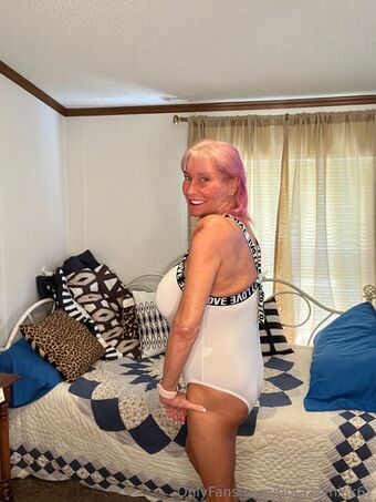 hotazzchick67