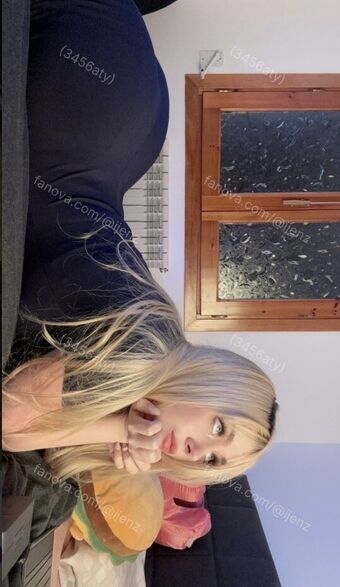 IJenz Photo Fuites Nudes OnlyFans 111