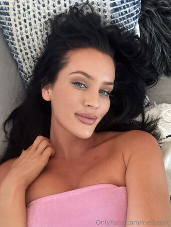 Ines Basic Photo Fuites Nudes OnlyFans 7