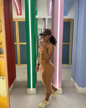 Isaury Calvo Photo Fuites Nudes OnlyFans 9