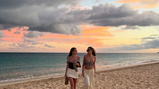 Iza and Elle Photo Fuites Nudes OnlyFans 29