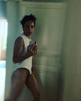 Jehnny Beth Photo Fuites Nudes OnlyFans 51