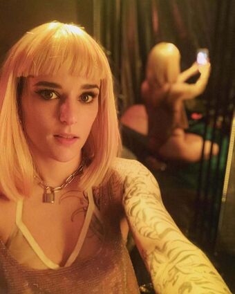 Jehnny Beth Photo Fuites Nudes OnlyFans 53