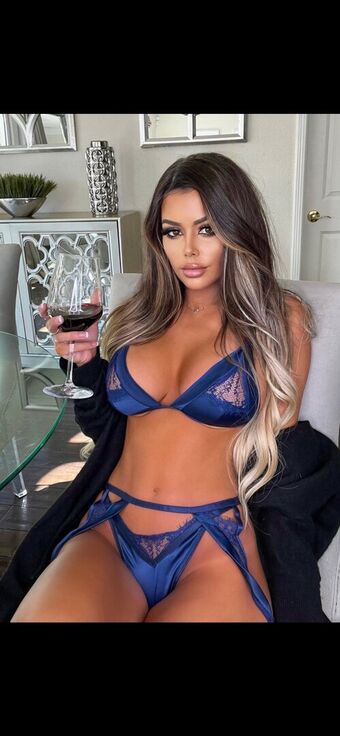 Juli.anneee Photo Fuites Nudes OnlyFans 1