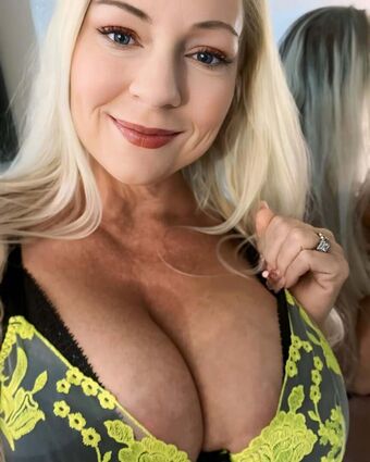 LactatingMILFBritney
