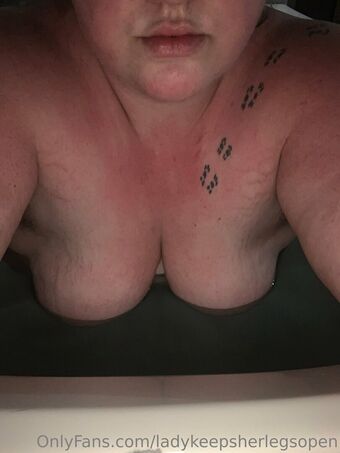 ladykeepsherlegsopen