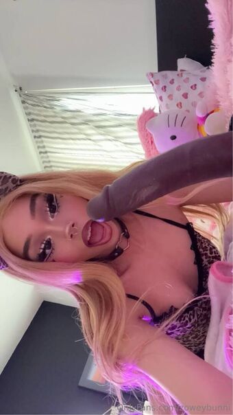 lapbrat zowey spittykitten poutikitty