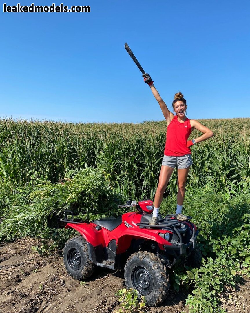 Laura Farms in a suggestive and inviting pose