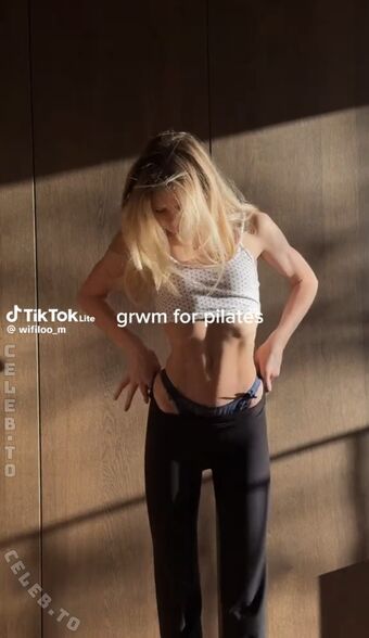 Lea Peach Photo Fuites Nudes OnlyFans 405