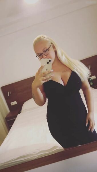lenakpl23 Photo Fuites Nudes OnlyFans 27