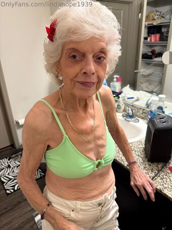 lindahope1939 Photo Fuites Nudes OnlyFans 77