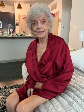 lindahope1939 Photo Fuites Nudes OnlyFans 87