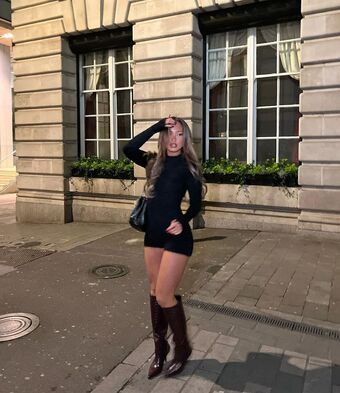 Lottie Hutton Photo Fuites Nudes OnlyFans 20