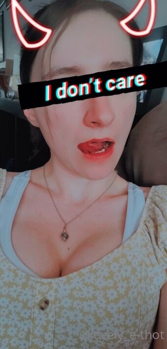 lovel-e-thot Photo Fuites Nudes OnlyFans 3