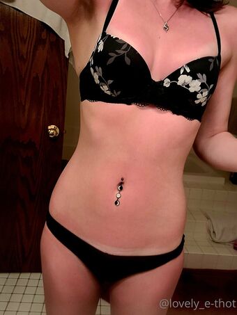lovel-e-thot Photo Fuites Nudes OnlyFans 7