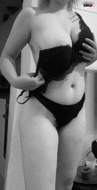 Lucy Cox Photo Fuites Nudes OnlyFans 17