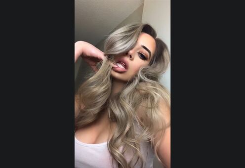 Mackenzie Carson Photo Fuites Nudes OnlyFans 18