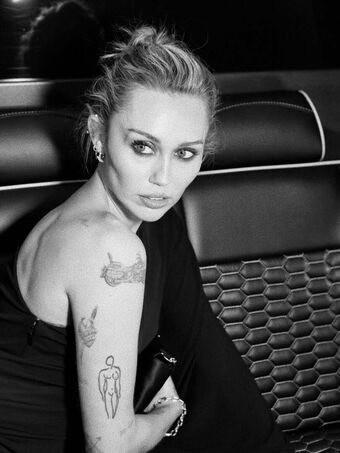 Miley Cyrus Photo Fuites Nudes OnlyFans 1357